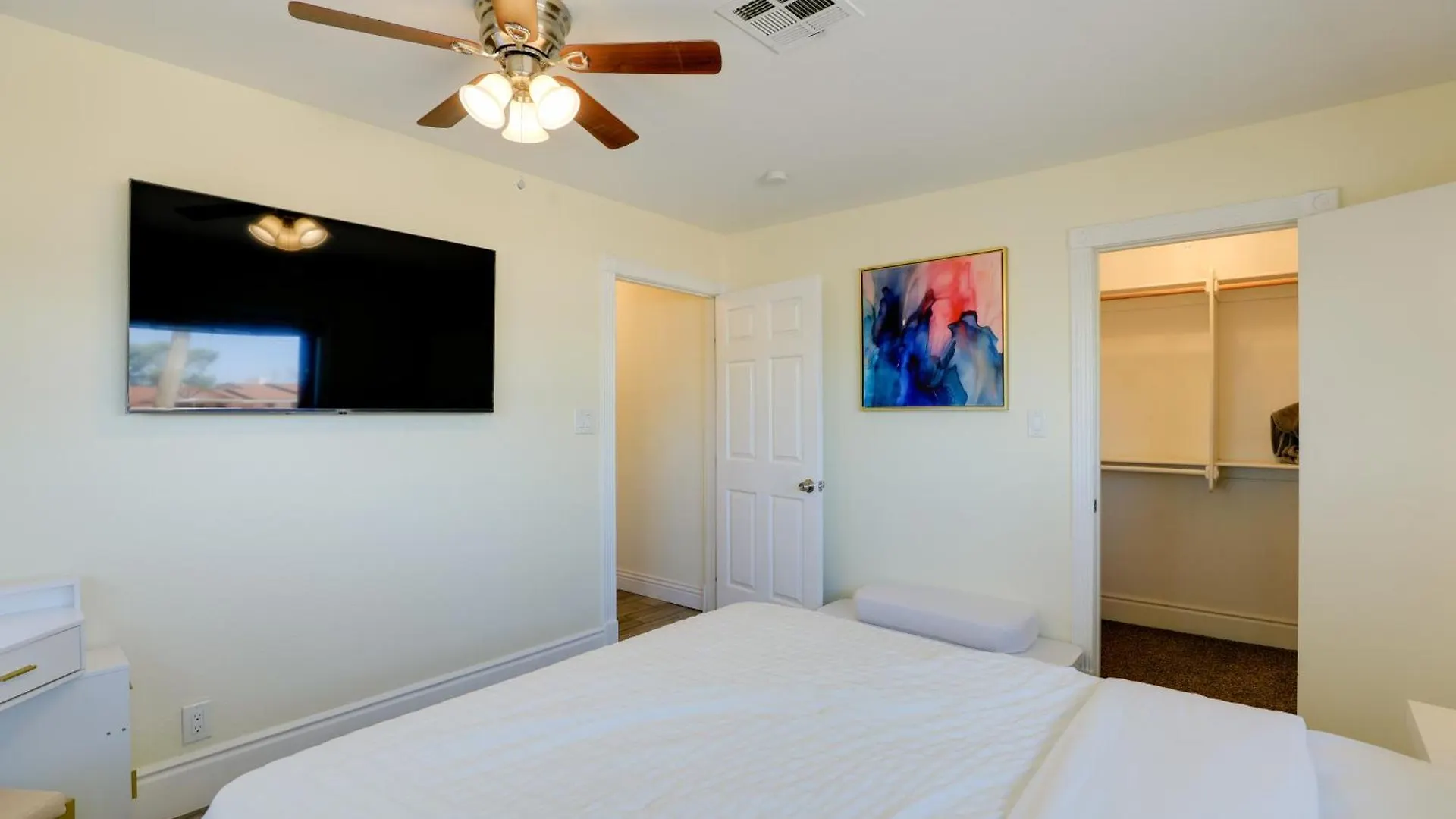 Spacious Las Vegas Getaway With Private Pool And Spa! 0*,  États-Unis