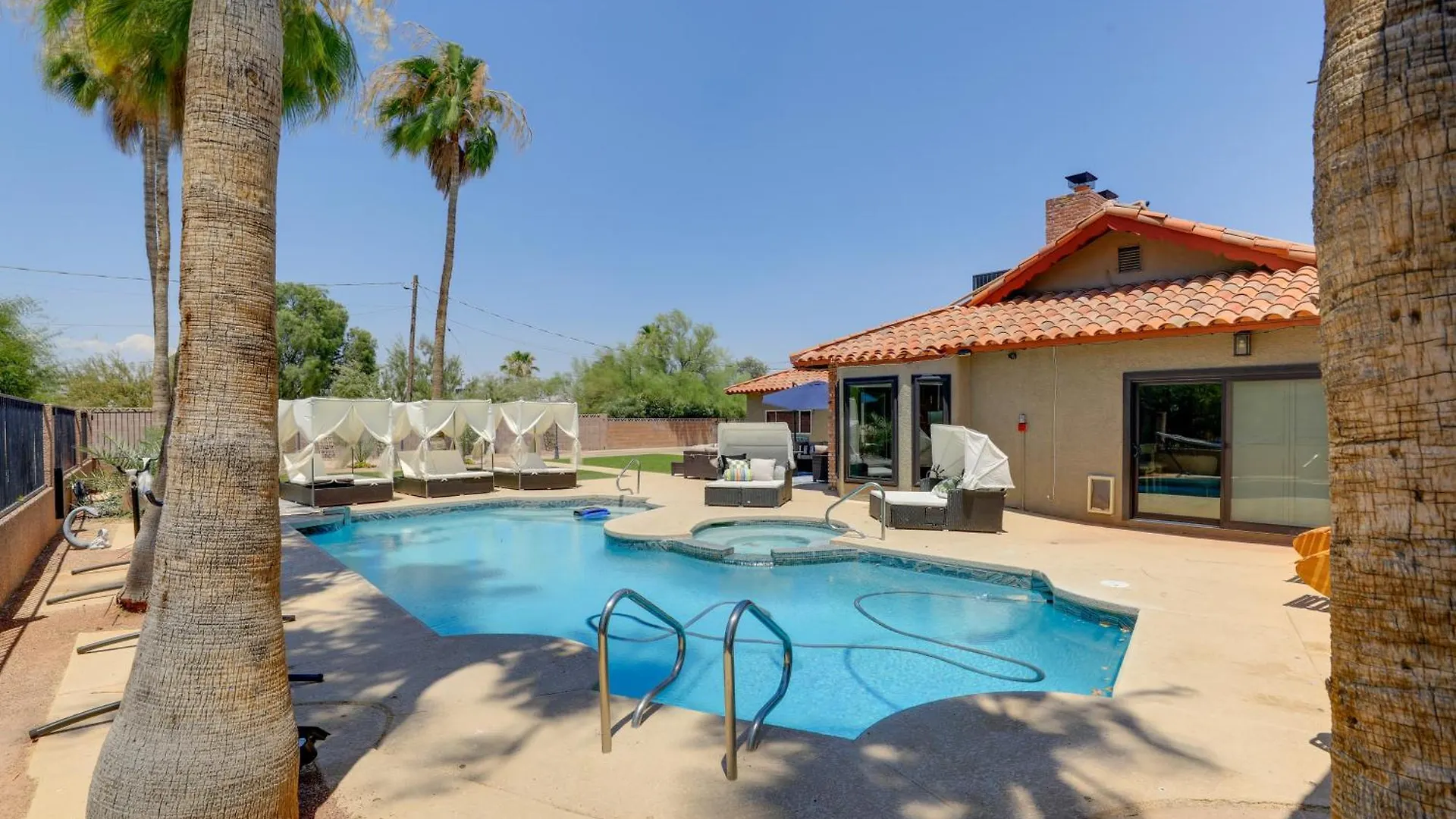 Spacious Las Vegas Getaway With Private Pool And Spa!