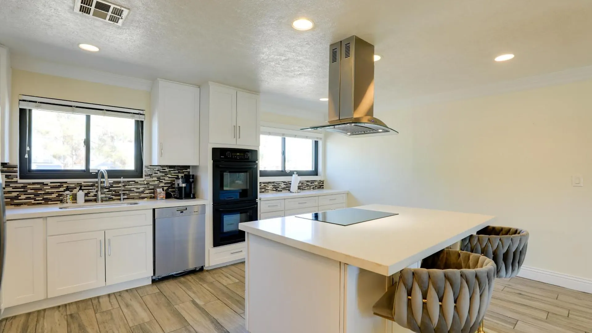Spacious Las Vegas Getaway With Private Pool And Spa! Hébergement de vacances
