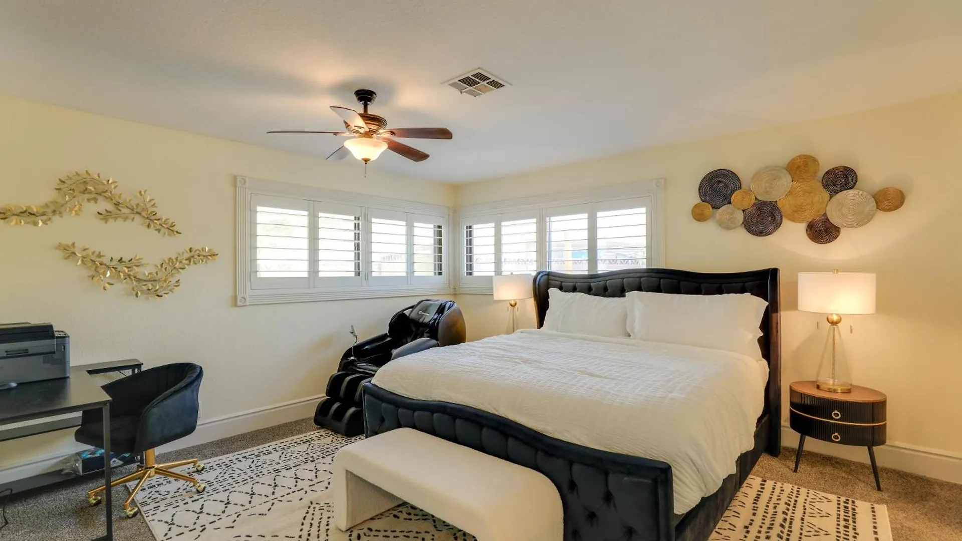 Spacious Las Vegas Getaway With Private Pool And Spa! 0*,