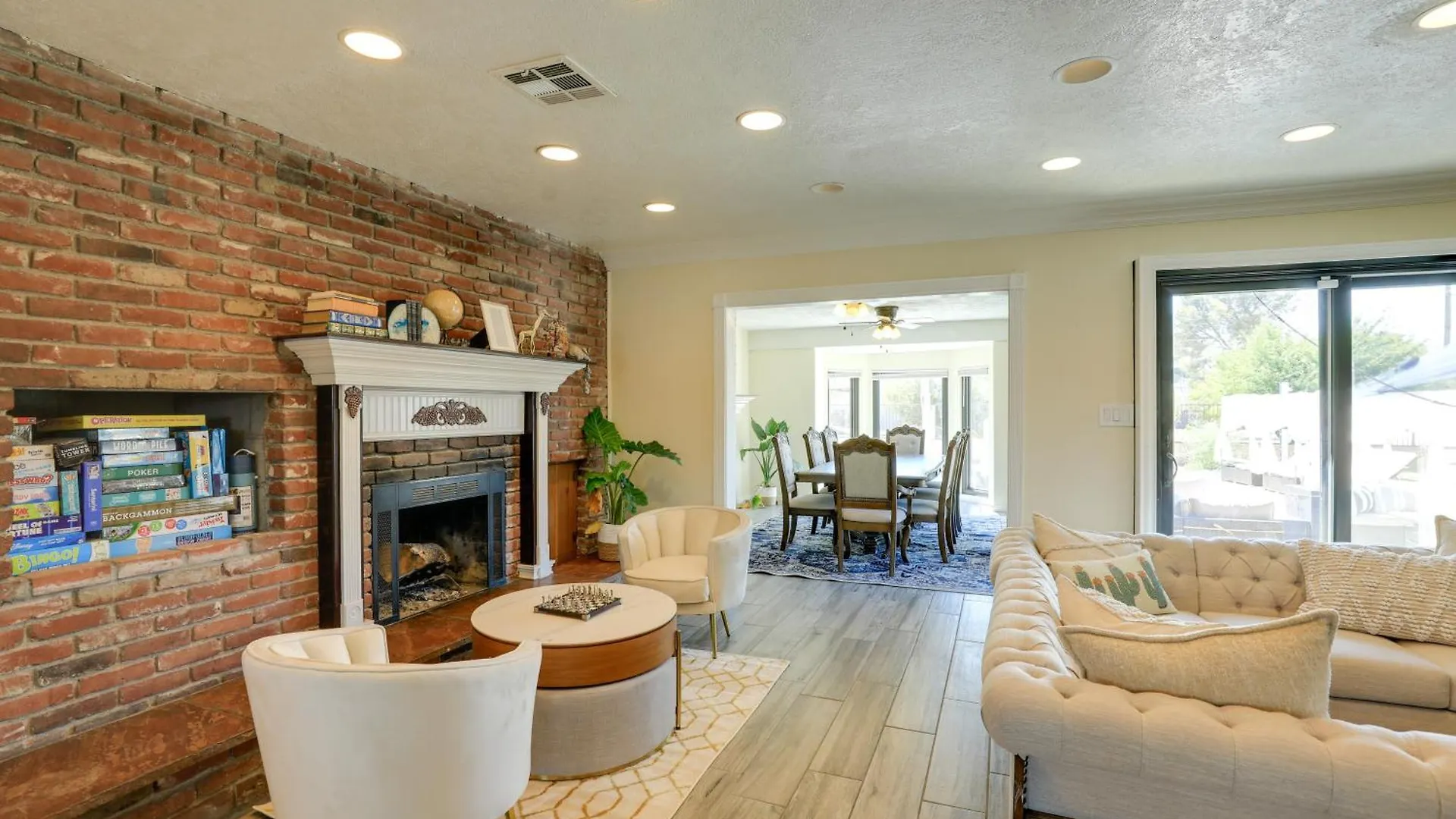 Spacious Las Vegas Getaway With Private Pool And Spa! 0*,